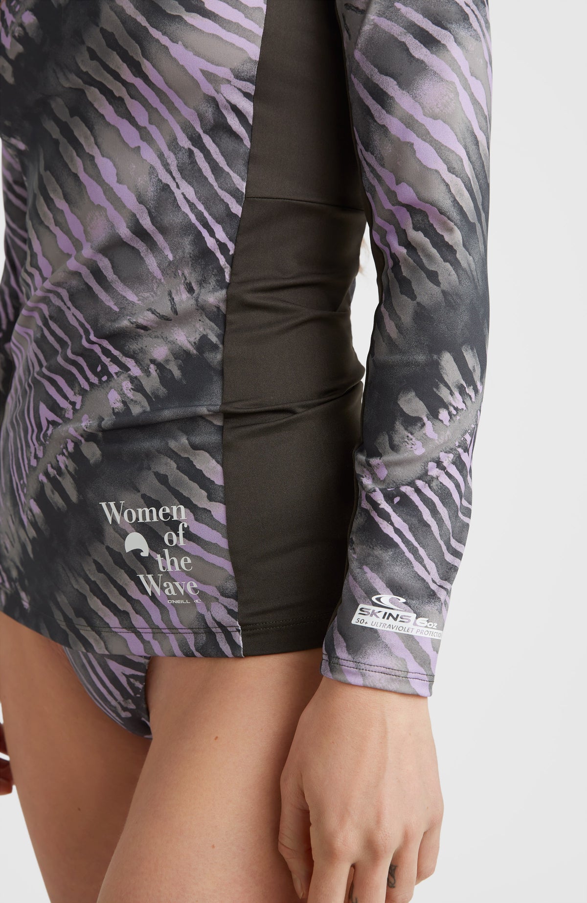 Women Of The Wave Longsleeve UPF 50+ Sun Shirt Skin | Grey Tie Dye