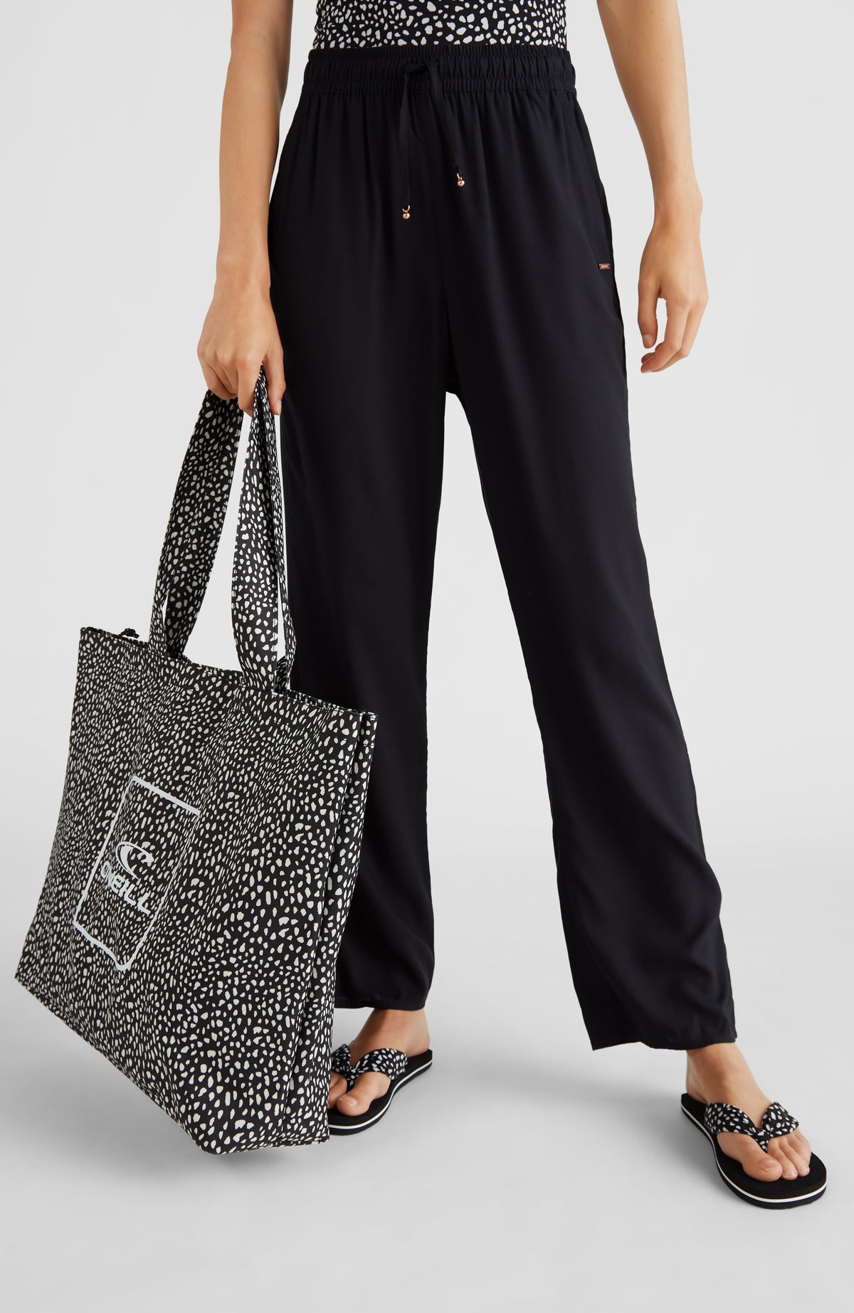 Coastal Print Tote Bag | Black AO 4